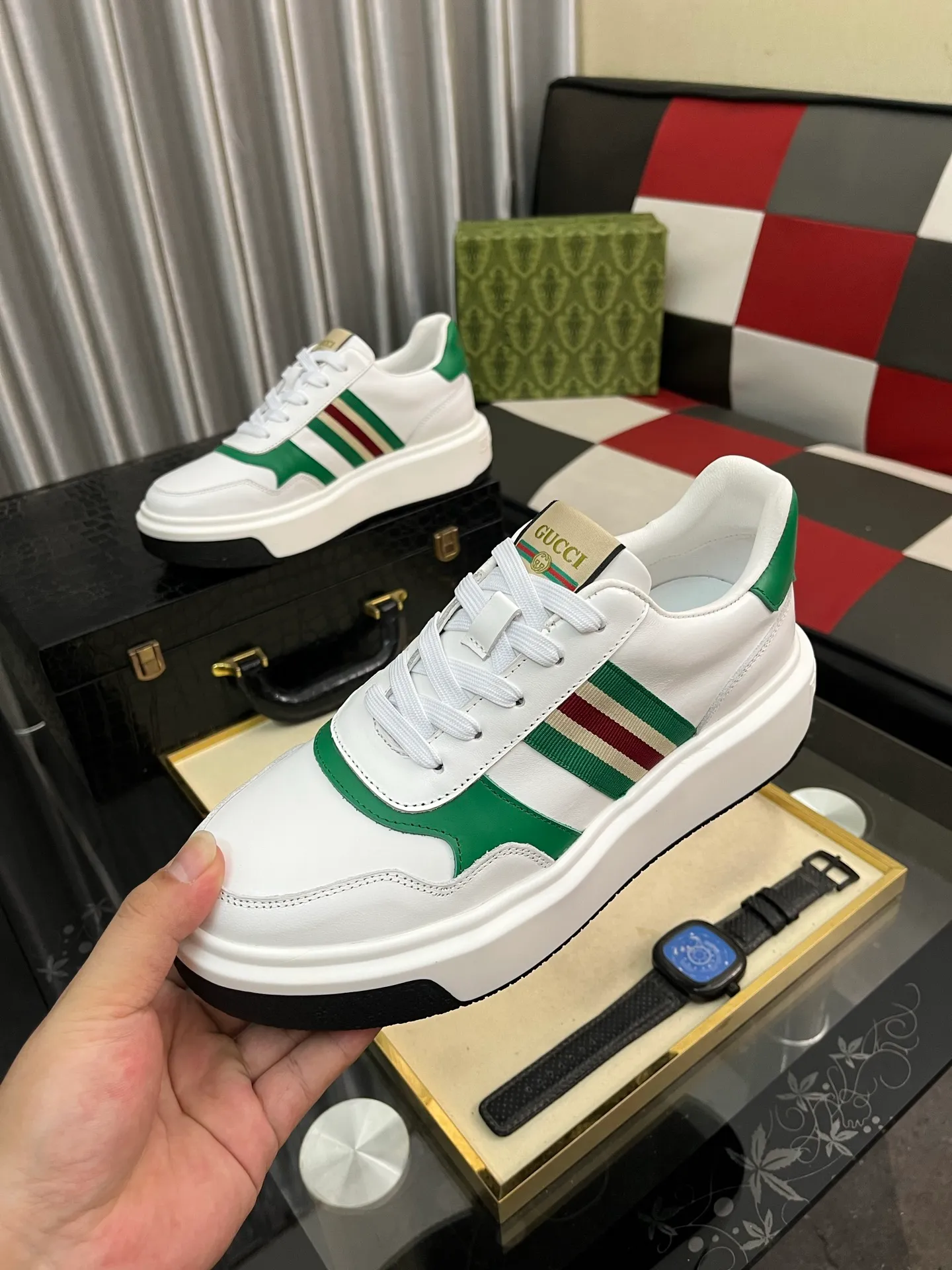Men's Men's Shoes 💰458⌚️⌚️ [Gucci·Gucci] Original quality. ~ Unique modern style sneakers. 🏃A must-have casual shoe for trendy men😍😍 Original brand imported from Italy, imported original leather, sheep lining (refuses to discolor and grind feet) Sole: Original sole provided by the original factory, French lazy style design ⚠️Fit to the feet, original quality, super comfortable original sole. Just like shooting the real thing 🎬The real thing is better Code number: 38-443️⃣Colors available